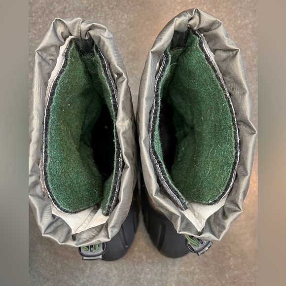 Sorel kids winter snow boots - Picture 7 of 8